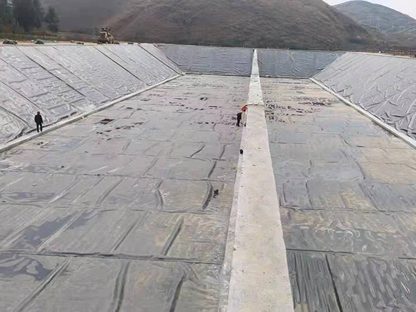 掌握HDPE防滲土工膜正確施工方式方法。