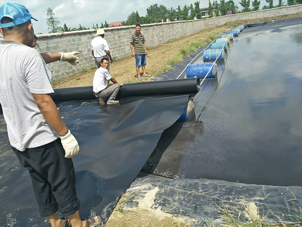 如何避免土工膜鋪設(shè)過程中的損壞？