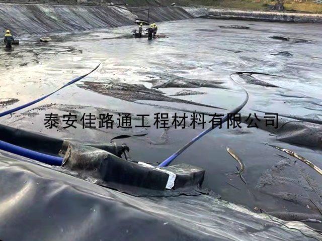 堤壩加固工程垂直鋪設防滲土工膜步驟 堤壩加固工程垂直鋪設防滲土工膜步驟