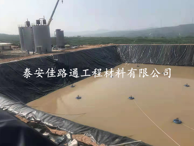 HDPE防滲膜廠家提醒您：焊接須保持干凈整潔。