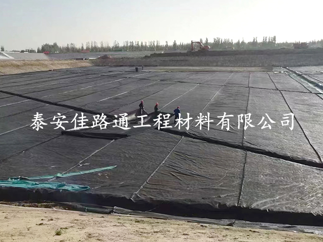 處理好防滲土工膜焊縫，保障施工質量