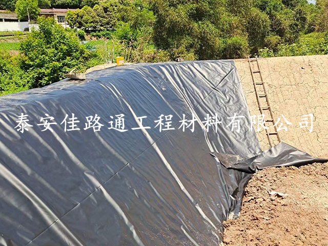 魚塘養(yǎng)殖防滲膜是怎樣材質(zhì)的產(chǎn)品呢？