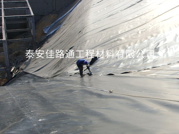 防滲土工膜的使用具有較強(qiáng)的環(huán)境適應(yīng)力 防滲土工膜的使用具有較強(qiáng)的環(huán)境適應(yīng)力