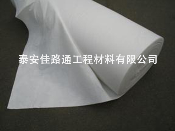 蓄水池防滲膜的性能具體有哪些表現(xiàn)形式？