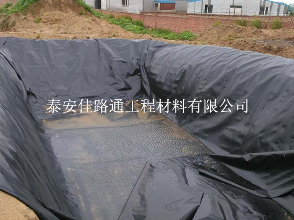 如何發(fā)揮復(fù)合土工膜的防水性能？