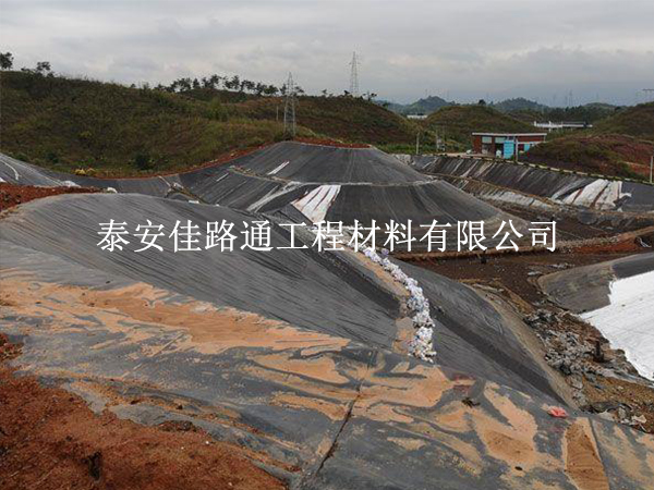 垃圾填埋場防滲膜施工中為何要鋪兩層？