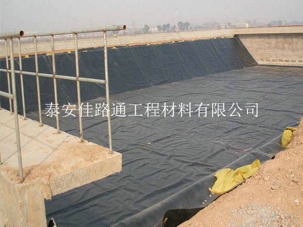 藕池養(yǎng)殖防滲膜鋪設過程中須注意哪些問題？