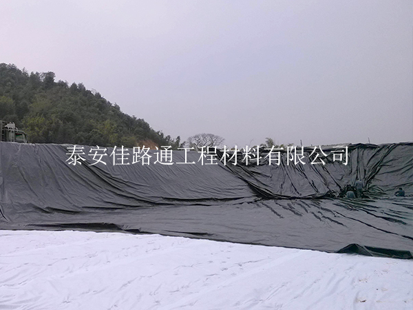 確定魚(yú)塘防滲膜的焊接方向使其施工“事半功倍” 確定魚(yú)塘防滲膜的焊接方向使其施工“事半功倍”