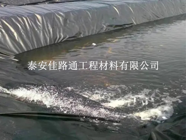 鋪設(shè)魚蝦養(yǎng)殖防滲膜有5個鋪設(shè)問題須注意 鋪設(shè)魚蝦養(yǎng)殖防滲膜有5個鋪設(shè)問題須注意