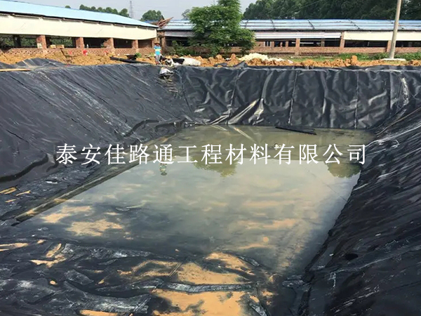 魚塘防滲膜的滲透系數(shù)受哪些因素影響？
