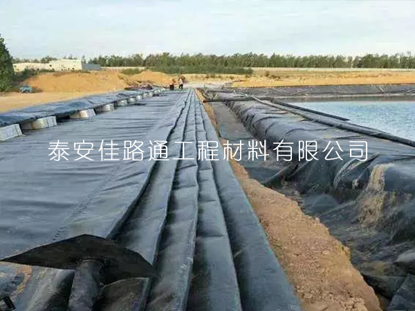 魚塘防滲土工膜鋪裝須專注哪些技術(shù)要求？