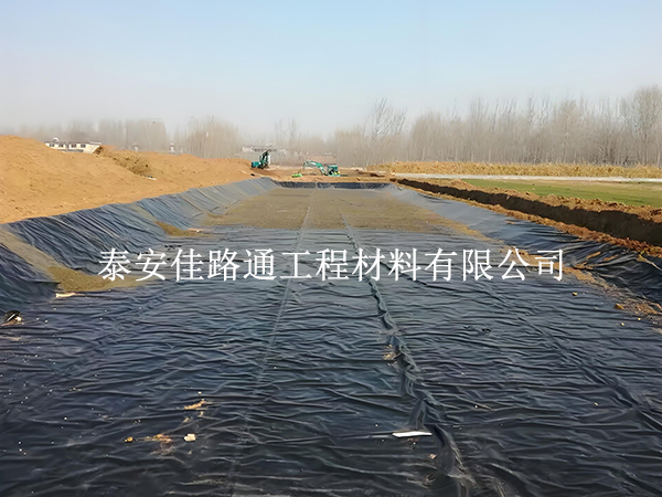 在土工材料市場上如何進行養(yǎng)殖防滲膜選購？