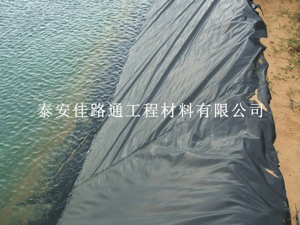 魚塘防滲膜如何防止紫外線的照射？