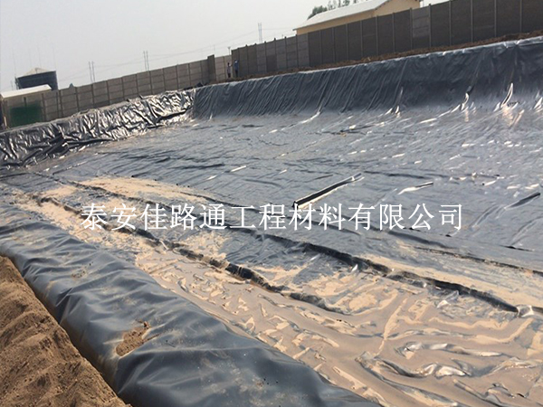 防滲膜廠家為您總結(jié):油罐區(qū)鋪設(shè)防滲膜的要求與技巧 防滲膜廠家為您總結(jié):油罐區(qū)鋪設(shè)防滲膜的要求與技巧