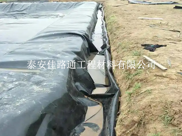防滲土工膜邊界結(jié)合不滲漏！5 個(gè)技巧讓周邊銜接嚴(yán)絲合縫