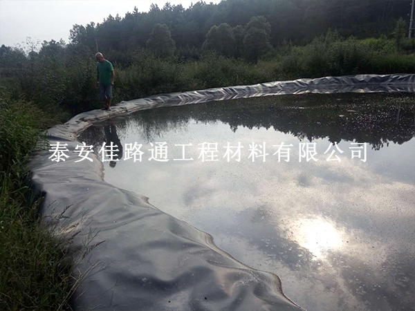 雨季焊接魚塘防滲膜，這 6 大要點(diǎn)必須掌握！